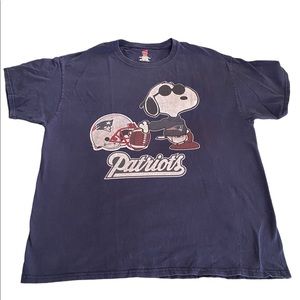 XL Navy blue Snoopy Joe Cool New England Patriots Hanes tagless  t-shirt